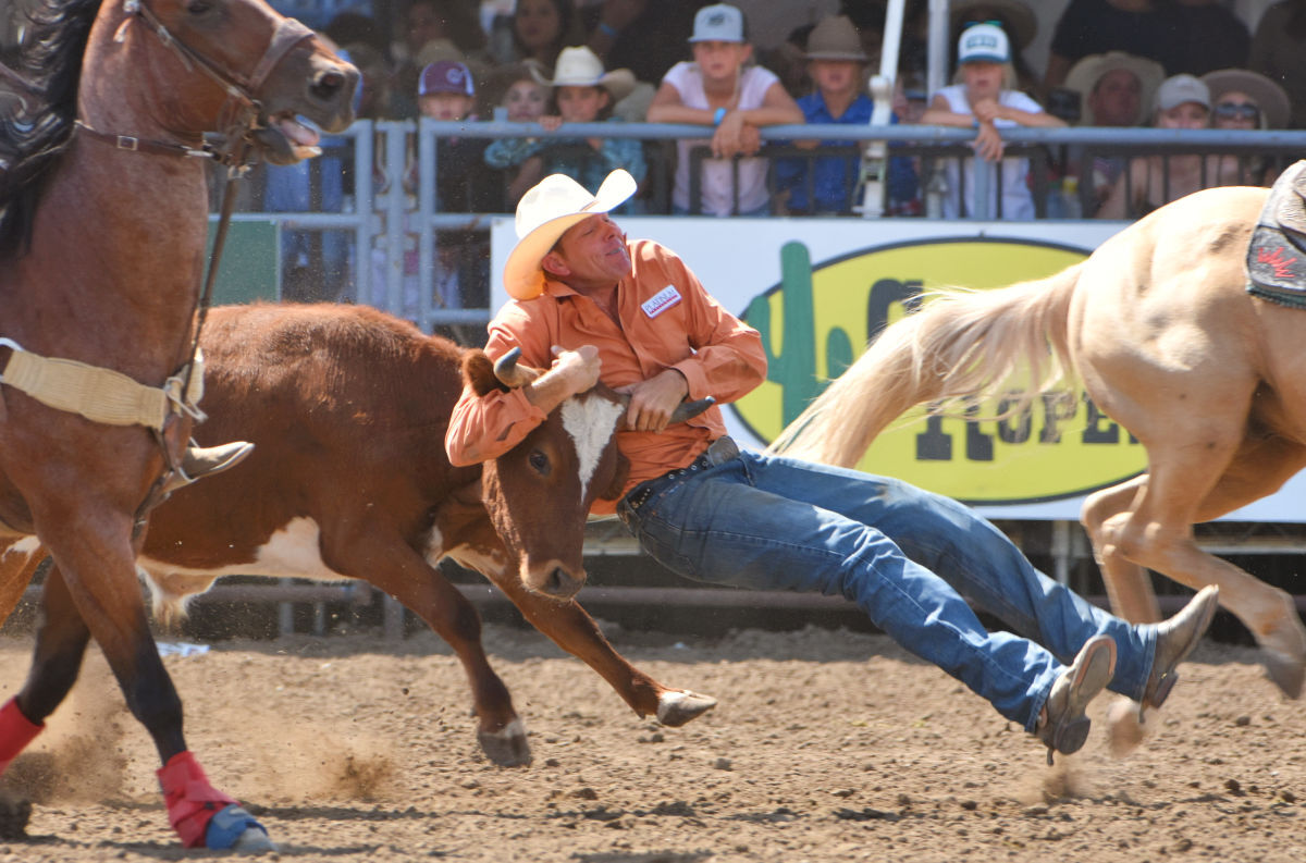 090521-smt-news-elks-rodeo-001.jpg